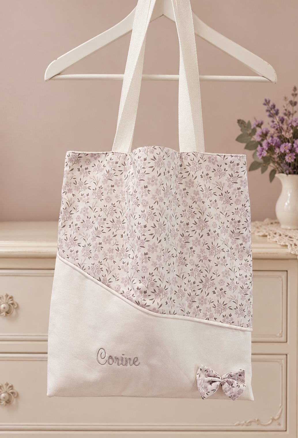 Tote bag Corine — Fleurs délicates et prénom brodé